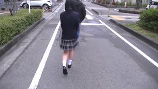 【地元露出＆公開セックスショー】少女は地元出身校の前で露出をさせられファン参加公開乱交調教に放り込まれる。全ての穴を蹂躙され子宮奥に精子をぶちまくられる最悪の1日