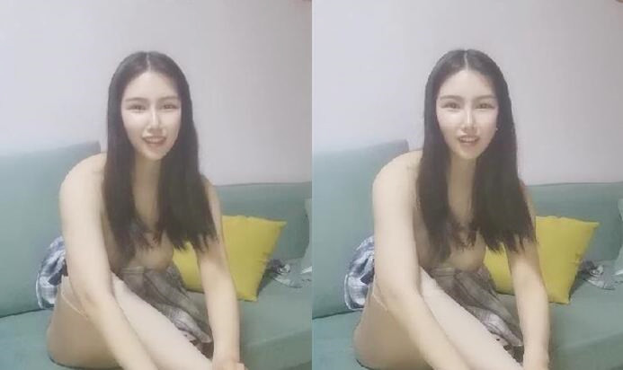 兰州美女演绎在校学生妹制服足口情趣