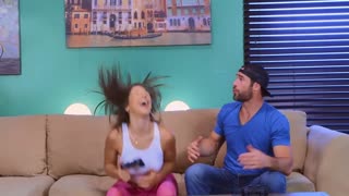 嘴里一根 下面一根