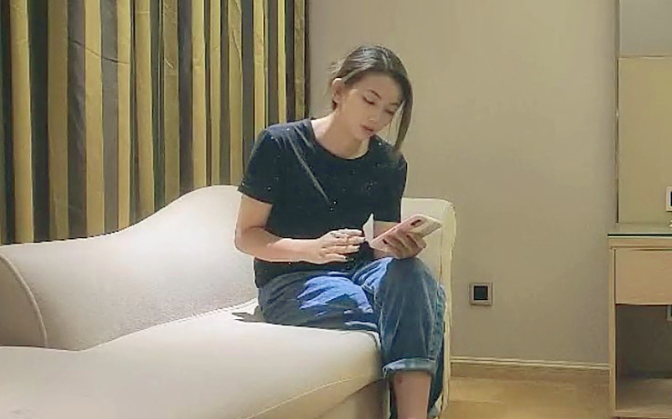 兼职大三学生妹苗条粉嫩美腿翘臀