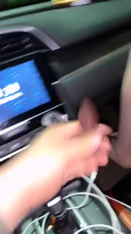 车里的骚货让我塞上道具淫荡的受不了，给我舔手深喉直捅嗓子眼 new