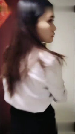 剧情高潮：黑丝女教师遭痴汉学生尾行回家，强制中出！