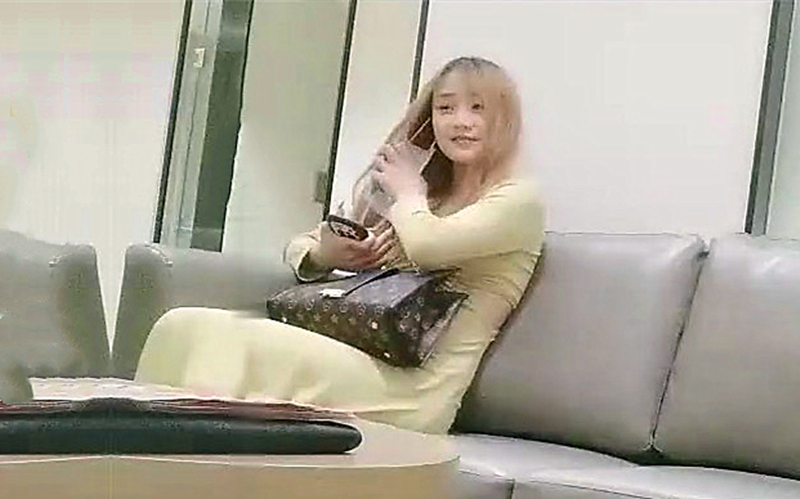 长裙长相甜美黄发妹子啪啪穿上情趣装后入抬腿侧入大力抽插猛操