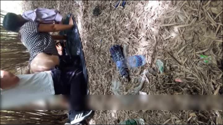 竹林野战 距路人百米 随时可能被发现 太刺激了