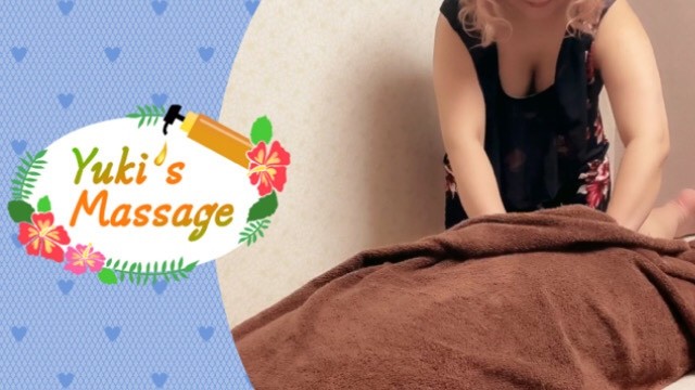 “日本按摩”一位大山雀美容师用油按摩和cums揭开了屁股上的洞！