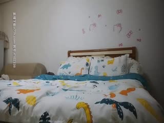 《二哥午夜探花》约刚刮了毛的大胸少妇偷拍，舔穴狂魔对著鲍鱼疯狂进攻，呻吟真实看来挺享受