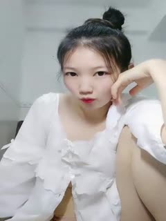 丸子吖高颜值长相非常清纯妹子自摸诱惑，白皙粉嫩美乳脱光光特写手指摩擦粉穴。。。.