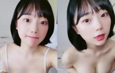 短發萌妹子情趣裝誘惑床上露奶擺弄騷氣姿勢看著非常誘人很是誘惑喜歡不要錯過