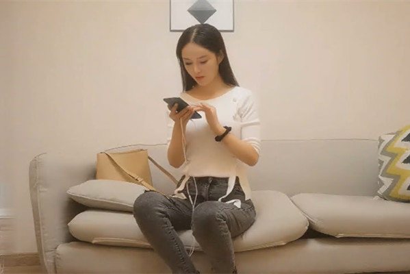 足疗店放松顺便钓女技师成功约去开房间