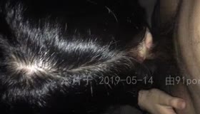 憋不住了还没回家直接在楼道口交后入