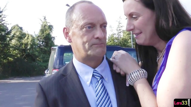 英国milf护士引诱幸运的英国老年人