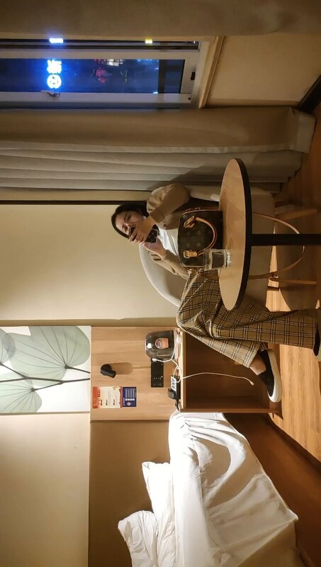 激情约炮：新晋老哥与高端茶御姐洗澡后直接开干，骑乘打桩机让她爽到浪叫连连高潮不断