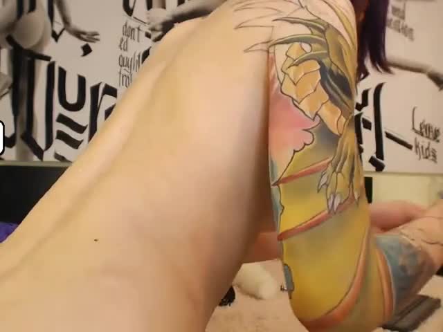 MDB-924贴有创可贴代替内衣的派朋层cosplay中出集训