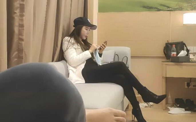 抖音网红极品外围皮肤白皙叫床诱人美乳翘臀干佳人真刺激必看不可错过