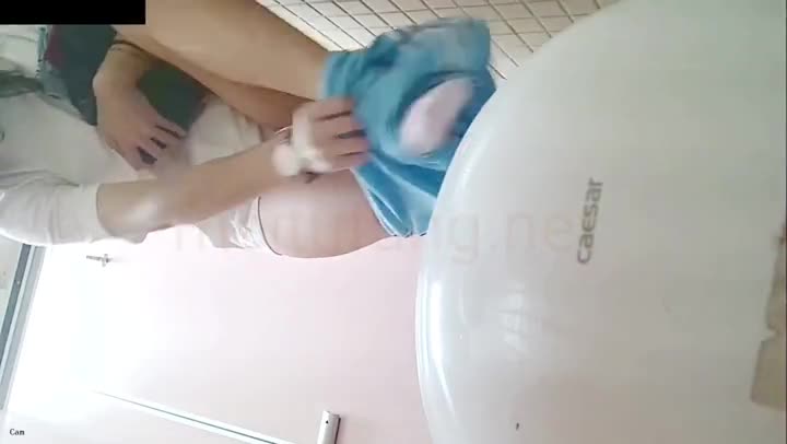 超极品新流出 台湾女高厕拍 23位女生~超极品新流出 台湾女高中厕拍 23位女生~中山107高一 徐其娜~VID 20211003 185617 389