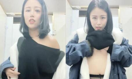 美少妇腿上绑振动棒户外诱惑开裆丝袜边吃饭震动再到厕所自慰