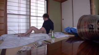 忍不住强奸隔壁大学生