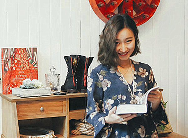 中午的也要和妈妈在厨房来一炮母子乱伦