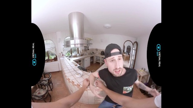 虚拟现实。真是个坏孩子