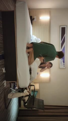 【瘦子传媒工作室】清纯眼镜学生妹，简直尤物，深夜激情继续，迫不及待扒开内裤吃屌爆操