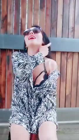 出品 最强户外勾搭美娇娘景区凉亭情趣诱惑勾引幸运大叔 例假刚过急需肉棒 爆菊口爆吞精全是拿手绝活