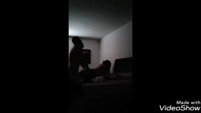 我玩弄他的鸡巴和蛋蛋，直到他按我的意愿操我为止