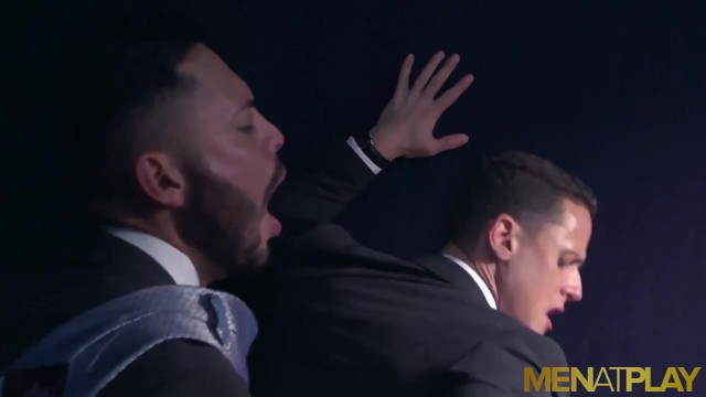 MENATPLAY拉丁裔维克多罗姆肛交西装商人