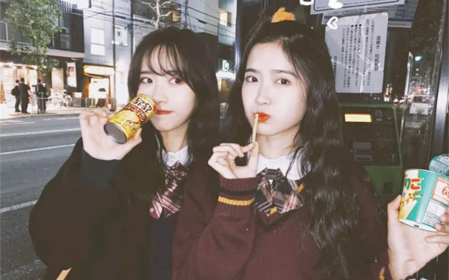 粉粉的小猫猫00年2个小表妹找来表哥和骚逼妹妹一起啪啪