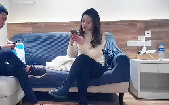 白色外套高颜值妹子舔奶摸逼掰穴自摸骑坐猛操