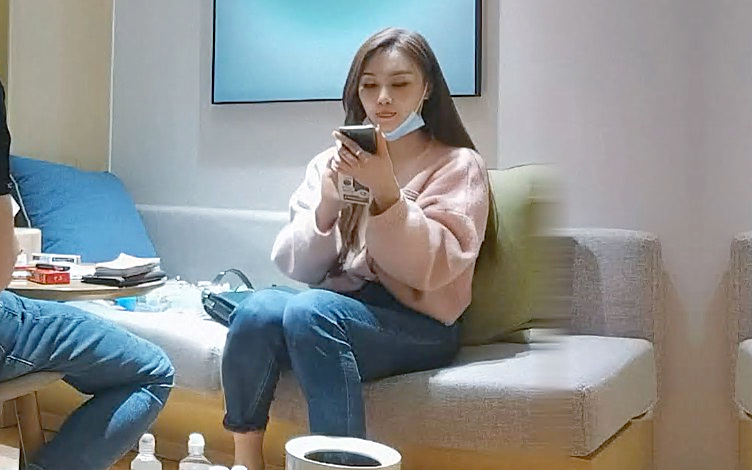 PUA达人忽悠外围小姐姐格局套路口才了得暴力啪啪激情一小时