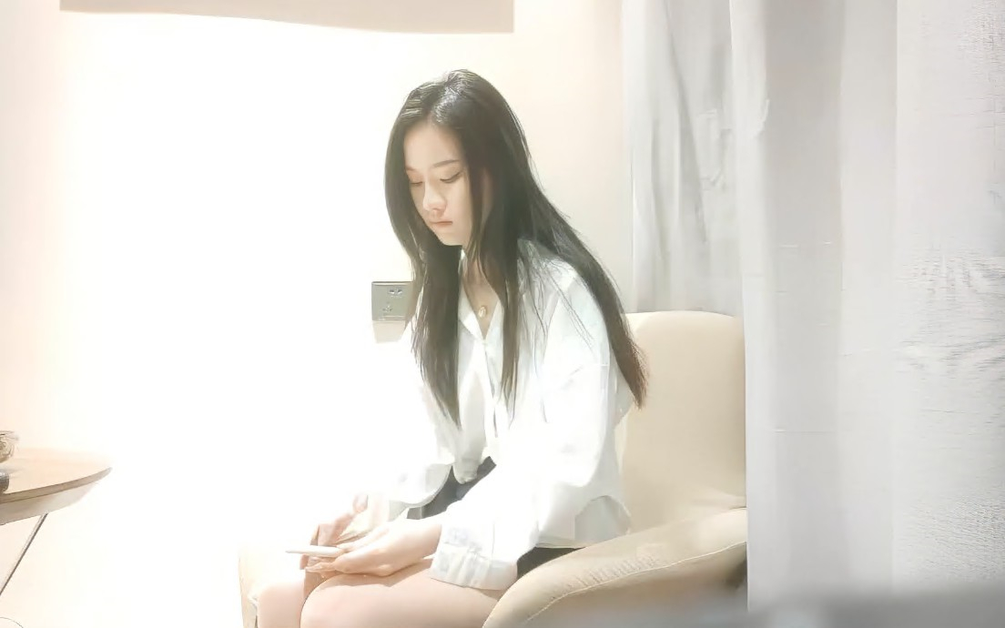 短裙文静可以亲嘴外围美女换上全套学生制服黑丝近距离视角美穴清晰可见抱起来猛操堪比打桩机