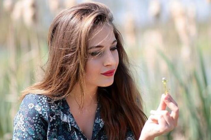 這才是度假兩個風情美女一起操質量不錯雞動擋不住啪啪搞穴作品 一個冷豔一個豐腴並排跪爬插入猛搞啊