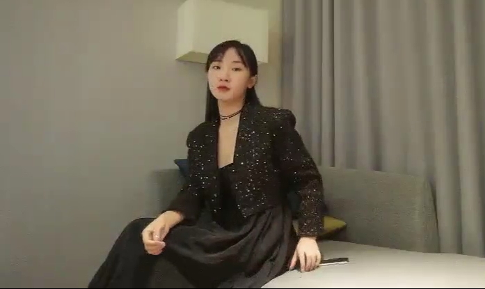 约了个高颜值黑裙妹子啪啪舌吻互摸激情插入