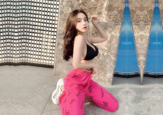 约了个抖音人气主播小姐姐花不少银子约出来爆插