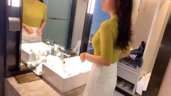 一本正经的房产销售小姐姐没想到如此闷骚