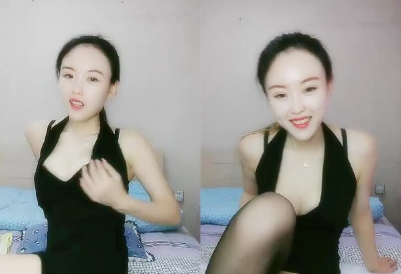 小骚猫气质不错性感妹子跳蛋自慰黑丝张开双腿跳蛋拉扯非常诱人