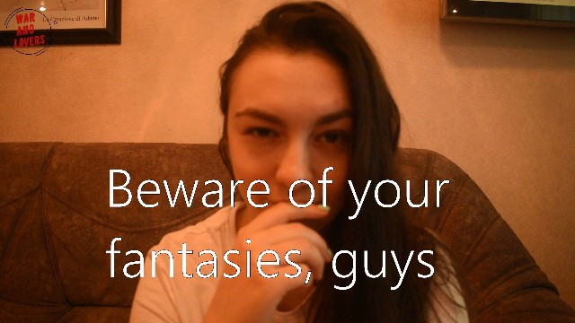 妻子在和丈夫谈话时和前男友做爱。戴绿帽子