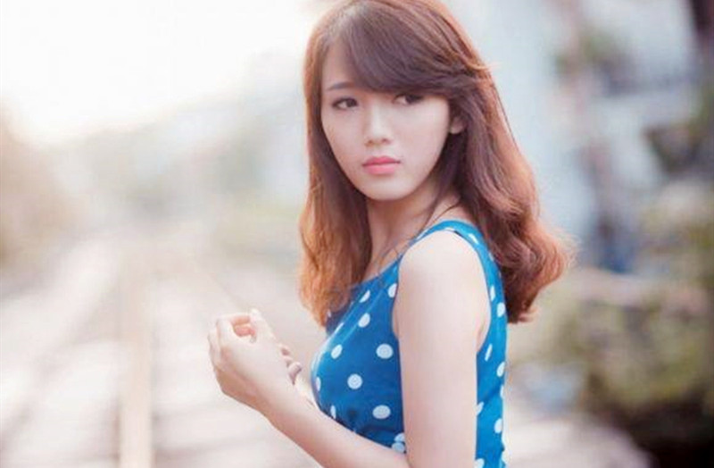 重金约操尤果网爆乳D奶签约艺人连操两炮