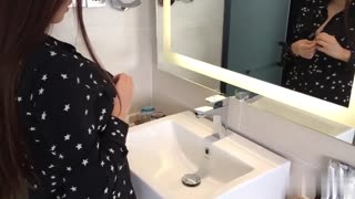 肥波 浴室激情啪啪水手制服极品妹子~直接压在洗手台操到舒爽~