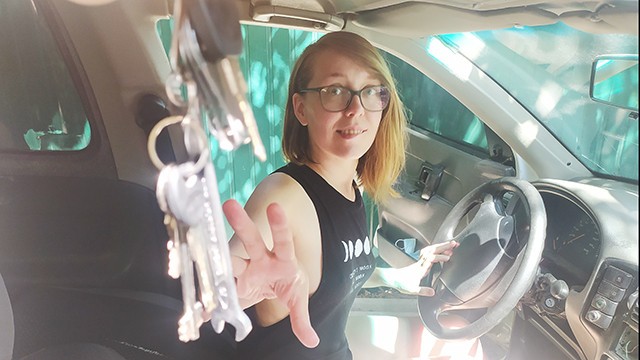 我有个老二S01E02钥匙在哪里Kibli Slow（加在头发上）