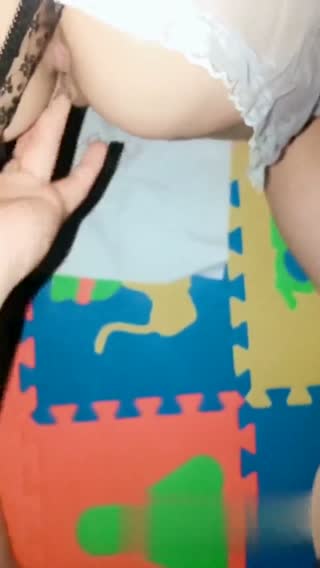 老公喂不饱骚少妇只好在夜里偷偷骑上隔壁邻居的小钢炮.