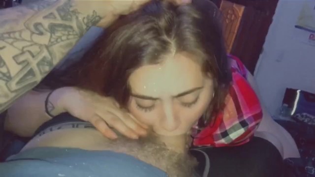 可爱而天真的本地少年像个好女孩一样把爸爸打倒了