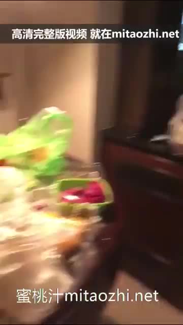 东航四男两女6P视频-34709769.mp4