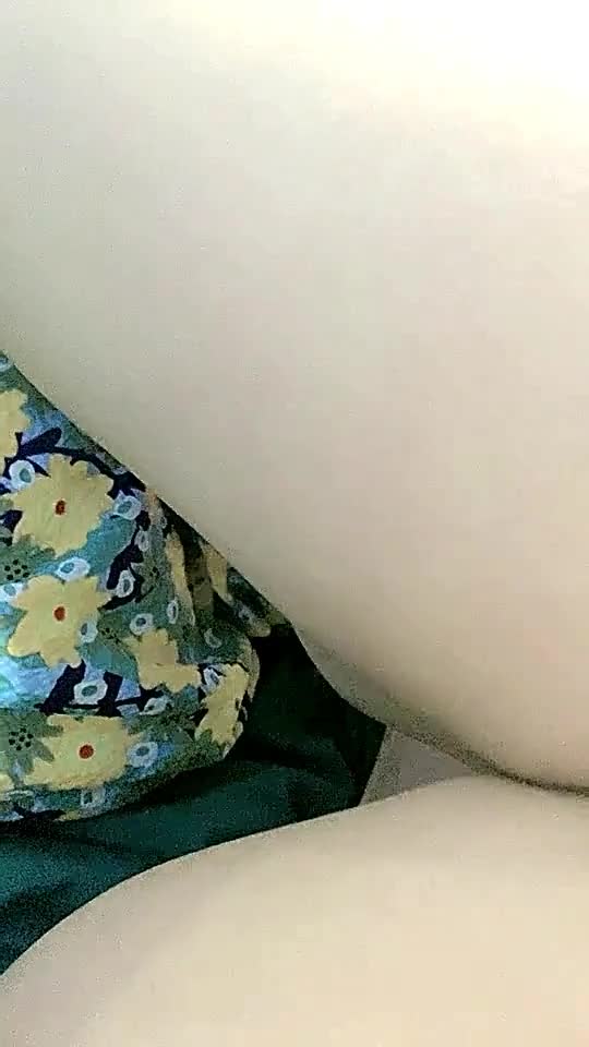 KU【约啪】人送外号杨导_，勾搭到手的大学生妹子，忽悠下海直播，粉嫩大胸，无套内射，极度诱人胴体小尤物高潮一波一波