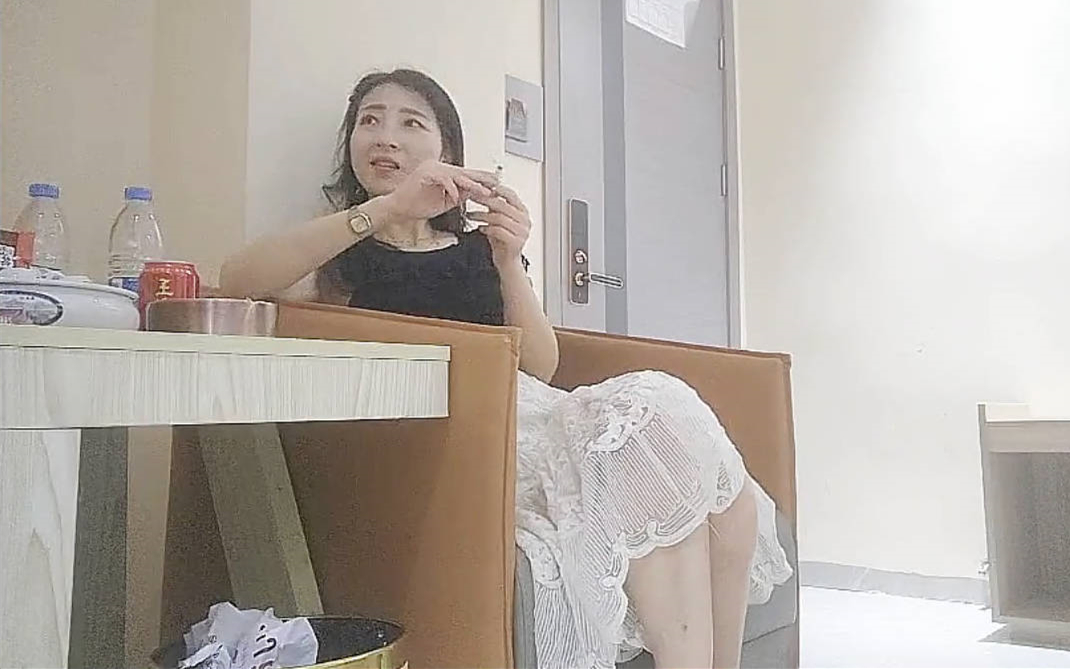 白色长裙极品少妇韵味十足