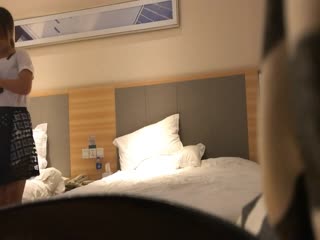 酒店约炮样子很还很嫩的大学生妹子双机位