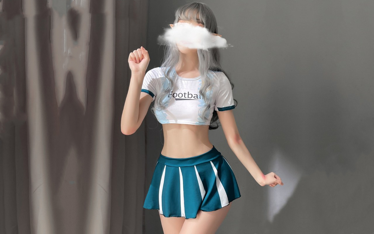 白嫩漂亮足球宝贝用身体慰藉球员