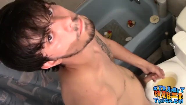 直男查德·特纳在撒尿后手淫和做爱