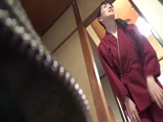 勾引來鋪蒲團的管家：色情 17