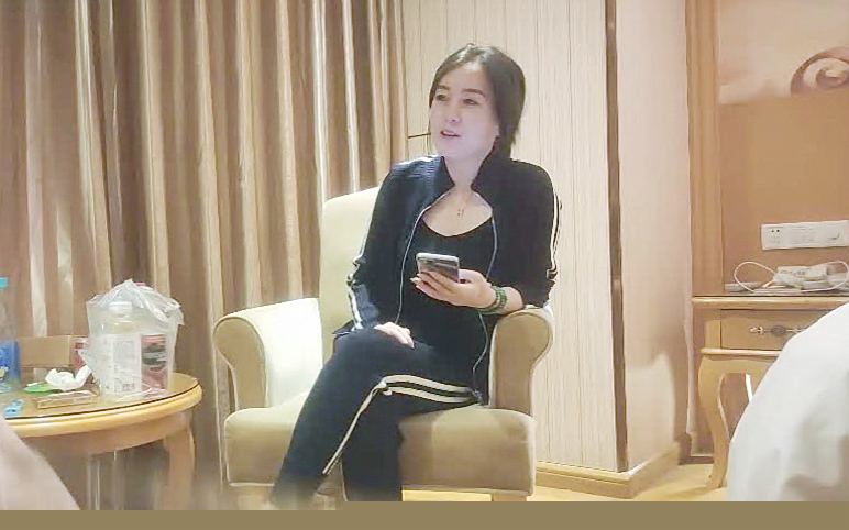 美少妇再次登门风骚妩媚宛如情人相聚